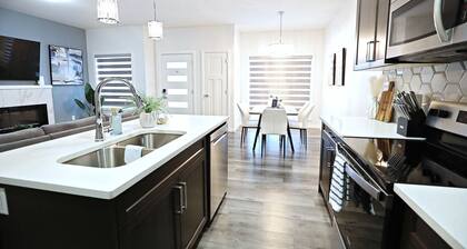 Three King Beds|Central A/C|Fireplace|Park|Disney+