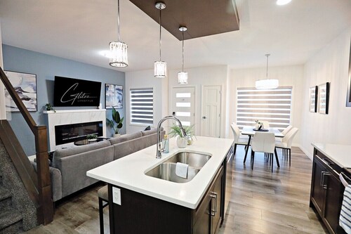 Three King Beds|Central A/C|Fireplace|Park|Disney+