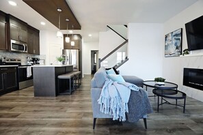 Smart TV, fireplace