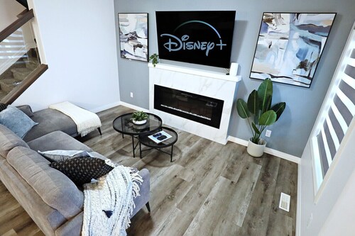 Three King Beds|Central A/C|Fireplace|Park|Disney+