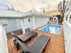 Outdoor pool - SWEET HOUSTON 14 people, 4 Bethrooms, 2 Full Bath. Pool, Central Houston. (Houston)