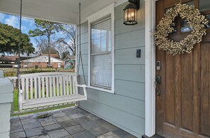 Exterior detail - SWEET HOUSTON 14 people, 4 Bethrooms, 2 Full Bath. located in central Houston. (Houston)