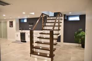 Interior - Casa 22 • Luxury Modern House for 6 • 3 Bed, 2 Bath (Skokie)