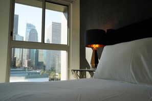 4 bedrooms, iron/ironing board, free WiFi, bed sheets - Downtown Mamba Suite - LA- Free Parking (Los Angeles)
