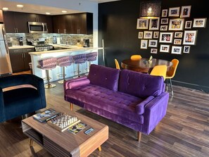 Interior - Downtown Mamba Suite - LA- Free Parking (Los Angeles)