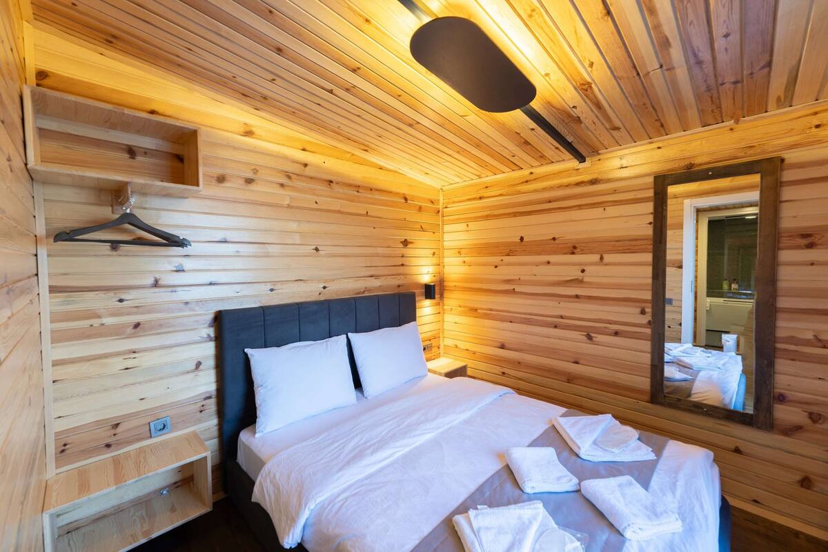 2 bedrooms, Egyptian cotton sheets, premium bedding, minibar