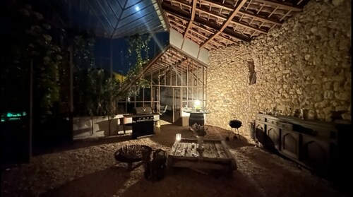 Beautiful renovated Mansion. Family friendly with large secluded garden and pool