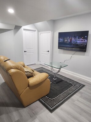 Interior - Luxury Suite (Brampton)