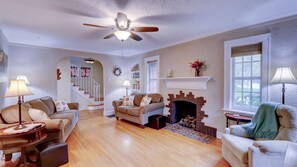 TV - Historic 3 BR Home Near Millikin Univ. (Decatur)