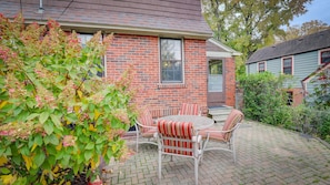 Outdoor dining - Historic 3 BR Home Near Millikin Univ. (Decatur)