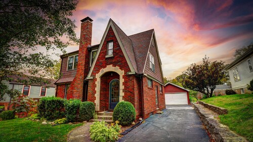 Historic 3 BR Home Near Millikin Univ.