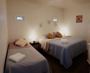 1 chambre, fer et planche à repasser, Wi-Fi gratuit, draps fournis