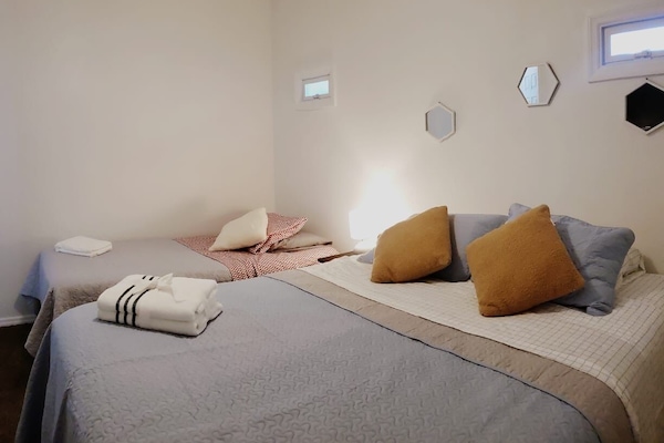 1 soverom, strykejern/-brett, wi-fi og sengetøy