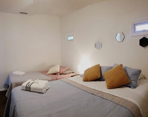 1 chambre, fer et planche à repasser, Wi-Fi, draps fournis