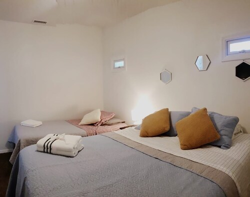 Cozy Apartment in S Orlando, approx. 20 minutes away from Disney and Universal.