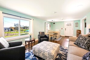 TV, books - The Cottage Inn Lakeview Suite # 2 (Preston)