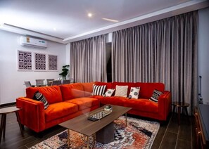 Executive Apartment | Living area - Manjaro Luxury Suites at Stella Place (Accra)