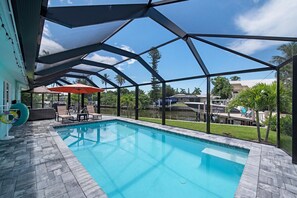 Et oppvarmet basseng