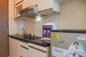 Estudio | Cocina privada | Frigorífico grande y placa de cocina