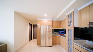 Appartement | Cuisine privée | Réfrigérateur grande capacité avec congélateur, surface de cuisson