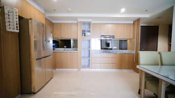 Apartment | Private kitchen | Full-sized fridge, stovetop