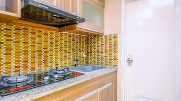 Apartment | Private kitchen | Full-sized fridge, stovetop