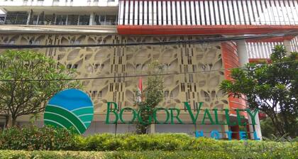 Simply Look 2Br At Bogor Valley Apartment