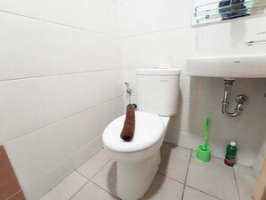 Apartment | Bathroom - Comfort And Cozy 2Br Cordova Edupartment Semarang Apartment (Semarang)