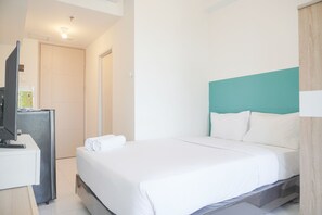 Studio | Free WiFi - Modern And Homey Studio Tokyo Riverside Pik 2 Apartment (Teluknaga)