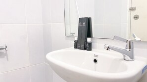 开间 | 浴室 | 淋浴设施、免费洗浴用品、毛巾