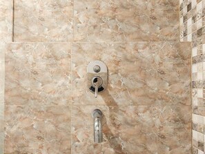 Estudi | Bany | Dutxa, articles de tocador gratuïts i tovalloles
