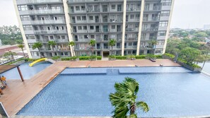 Pool - Homey And Minimalist Studio At Daan Mogot City Apartment (Jakarta)