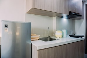 Studio | Private kitchen - Homey And Minimalist Studio At Daan Mogot City Apartment (Jakarta)