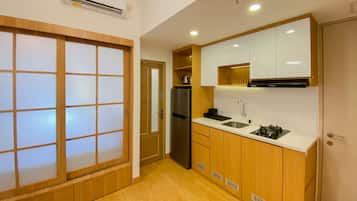 Apartment | Private kitchen | Full-size fridge, stovetop