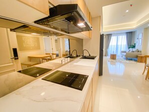 Lägenhet | Eget kök | Stort kylskåp och spishäll