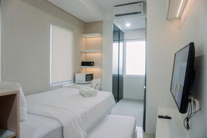 Studio | Free WiFi - Cozy Stay Studio (No Kitchen) Apartment At B Residence (Pagedangan)