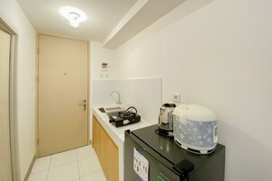 Estudio | Cocina privada | Frigorífico grande y placa de cocina