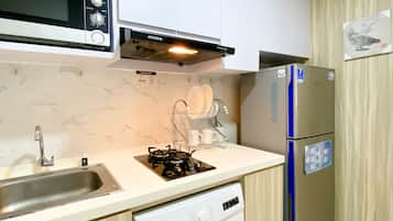 Apartment | Private kitchen | Full-size fridge, stovetop