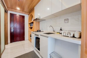 Studio | Eigene Küche | Großer Kühlschrank, Herdplatte