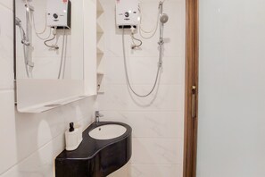Studio | Badezimmer | Dusche, Handtücher