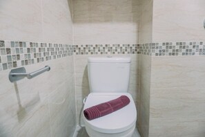 Estudio | Baño | Regadera y toallas