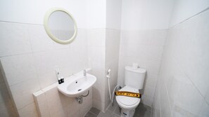 Estudio | Baño | Ducha y toallas