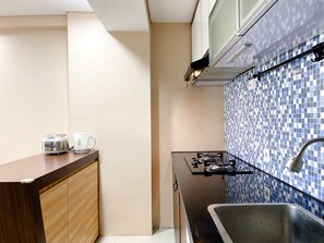 Apartamento | Cocina privada | Frigorífico grande y placa de cocina