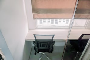 Desk - Homey And Relaxing Studio Serpong Garden Apartment (Cisauk)
