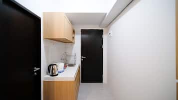 Studio | Private kitchen | Full-size fridge, stovetop