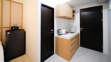 Studio | Private kitchen | Full-size fridge, stovetop