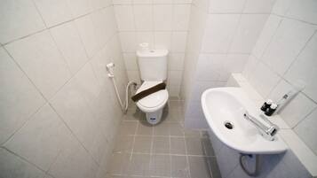 Apartment | Bathroom | Shower, towels