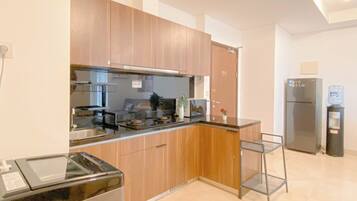 Departamento | Cocina privada | Refrigerador con congelador y parrilla de estufa