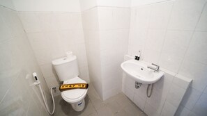 Apartment | Bathroom | Shower, towels