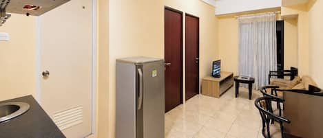 Apartment | Private kitchen | Full-size fridge, stovetop